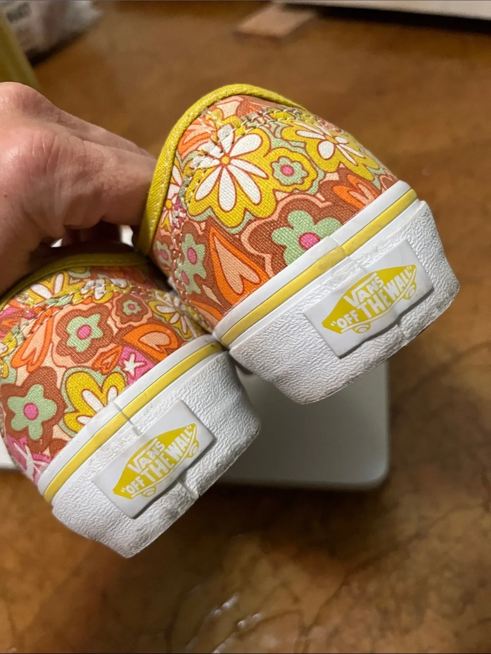 Vans Floral Low-Top Canvas Sneakers -NEW. Mens Sz 5.0 or Women’s 6.5